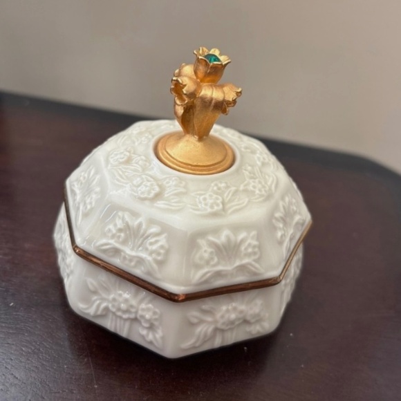 Lenox Other - Lenox treasures collection may birthstone trinket dish